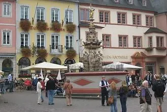 Porta Nigra Platz 3 4 * Трир