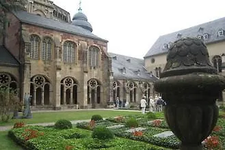 Porta Nigra Platz 3 4